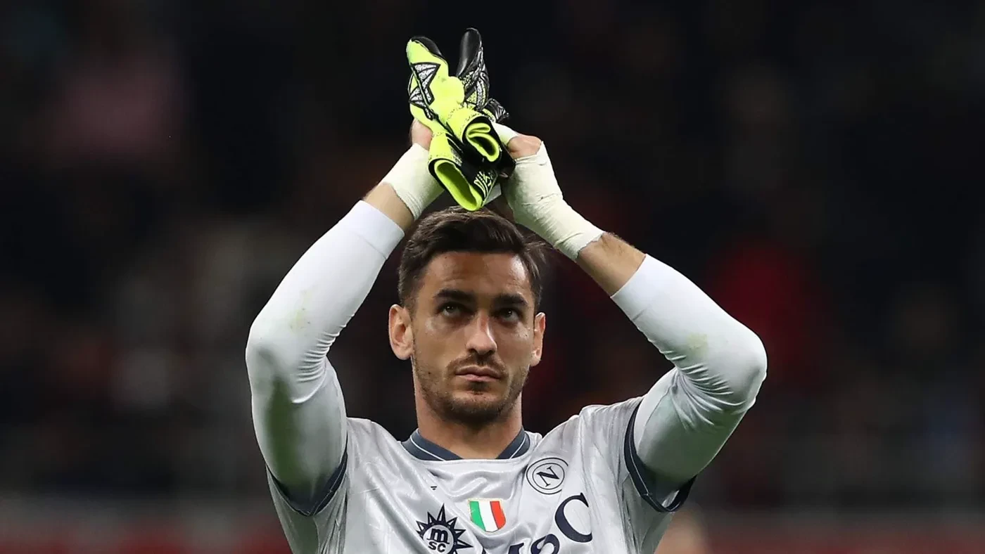 Alex Meret cảm ơn khán giả Napoli sau trận đấu