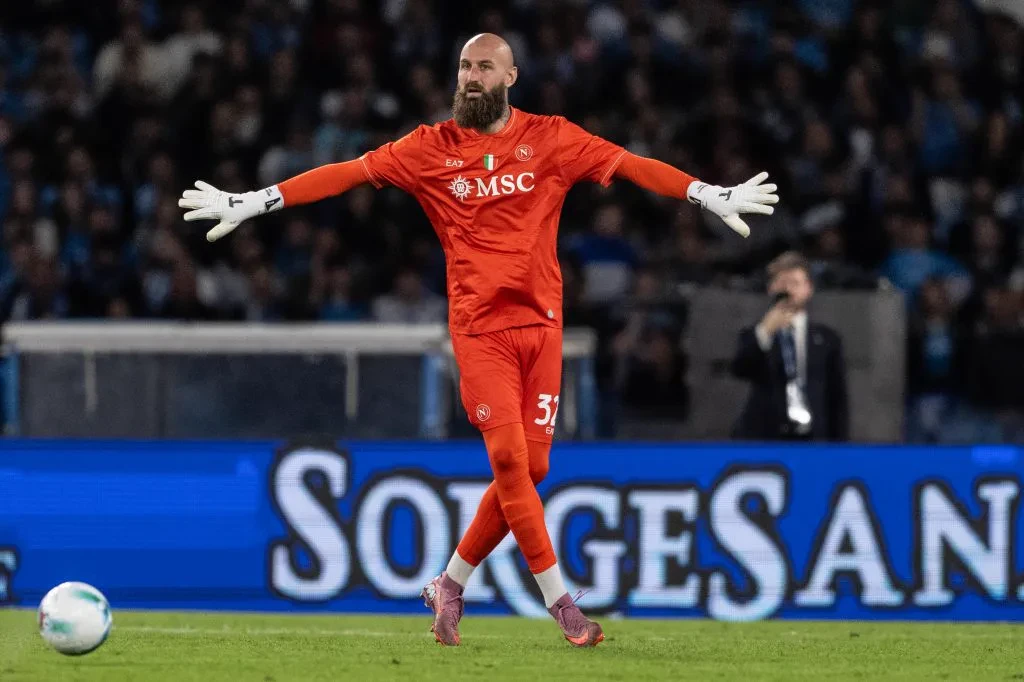 Vanja Milinković-Savić chỉ huy hàng phòng ngự Napoli