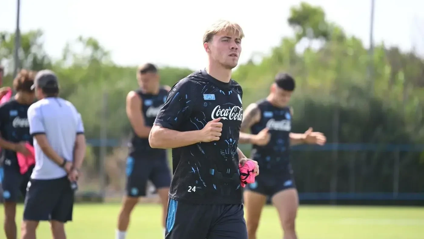 Rasmus Højlund trong buổi tập của Napoli